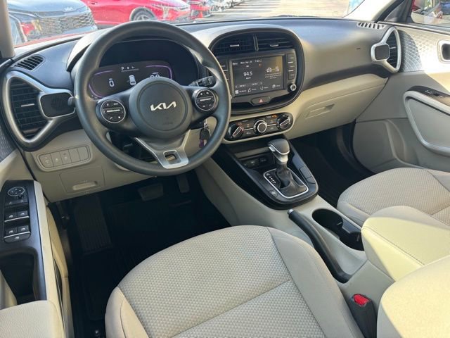 Certified 2025 Kia Soul LX w/ LX Technology Package image 11