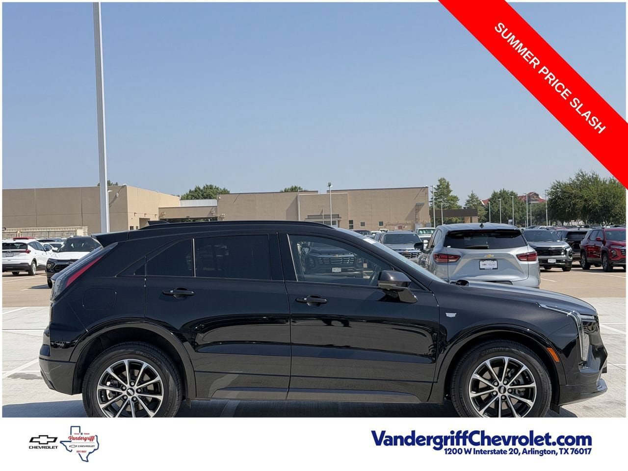 Used 2025 Cadillac XT4 Sport FWD image 3