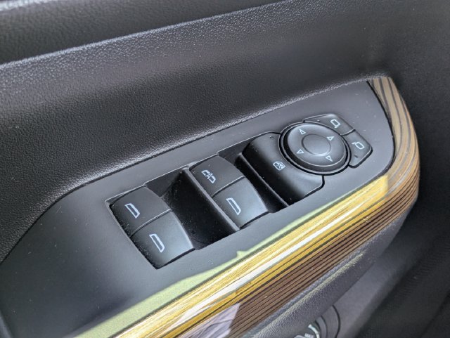 Used 2023 GMC Acadia SLE w/ Driver Convenience Package FWD image 27