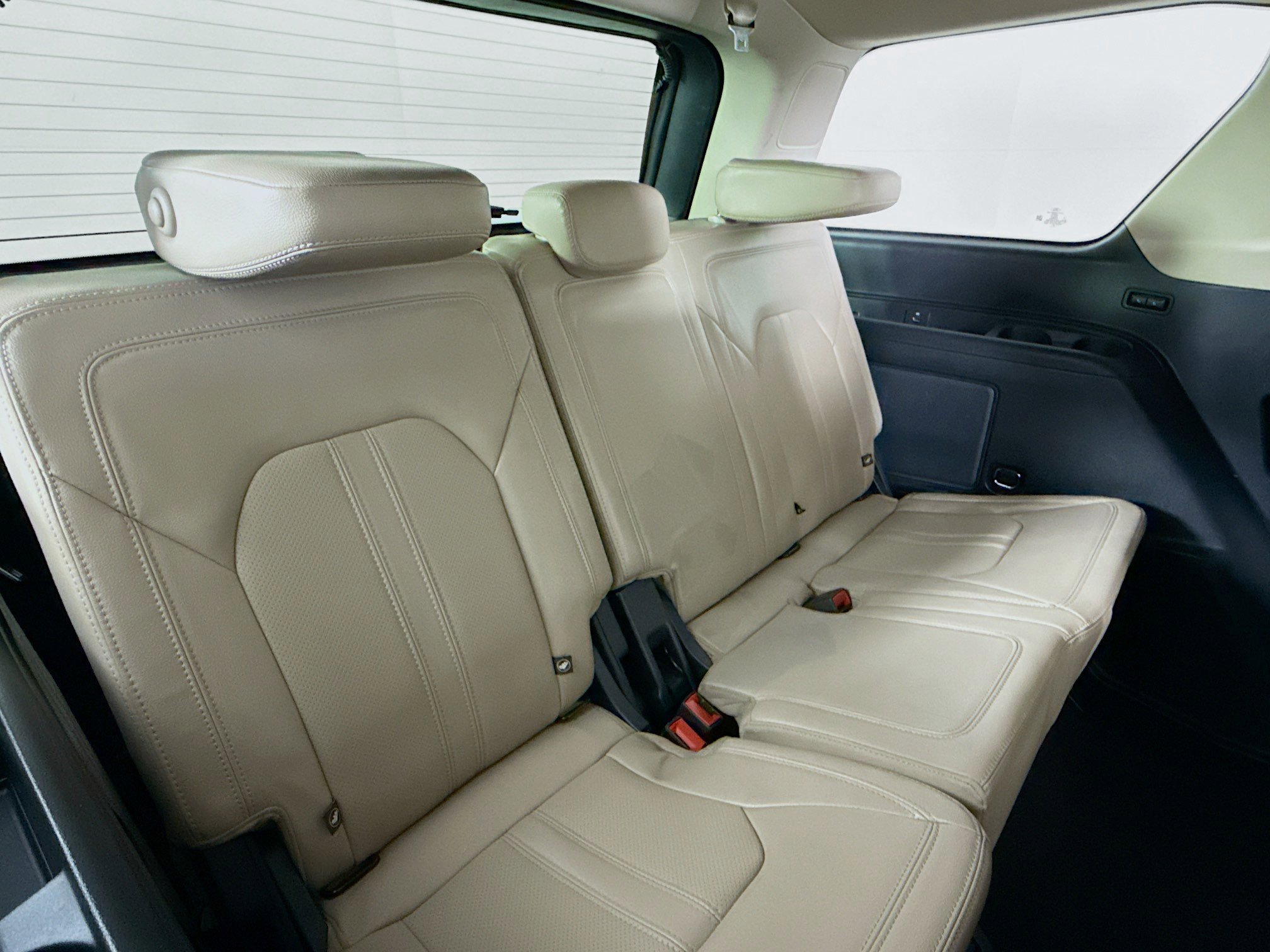 Used 2022 Ford Expedition Limited image 36