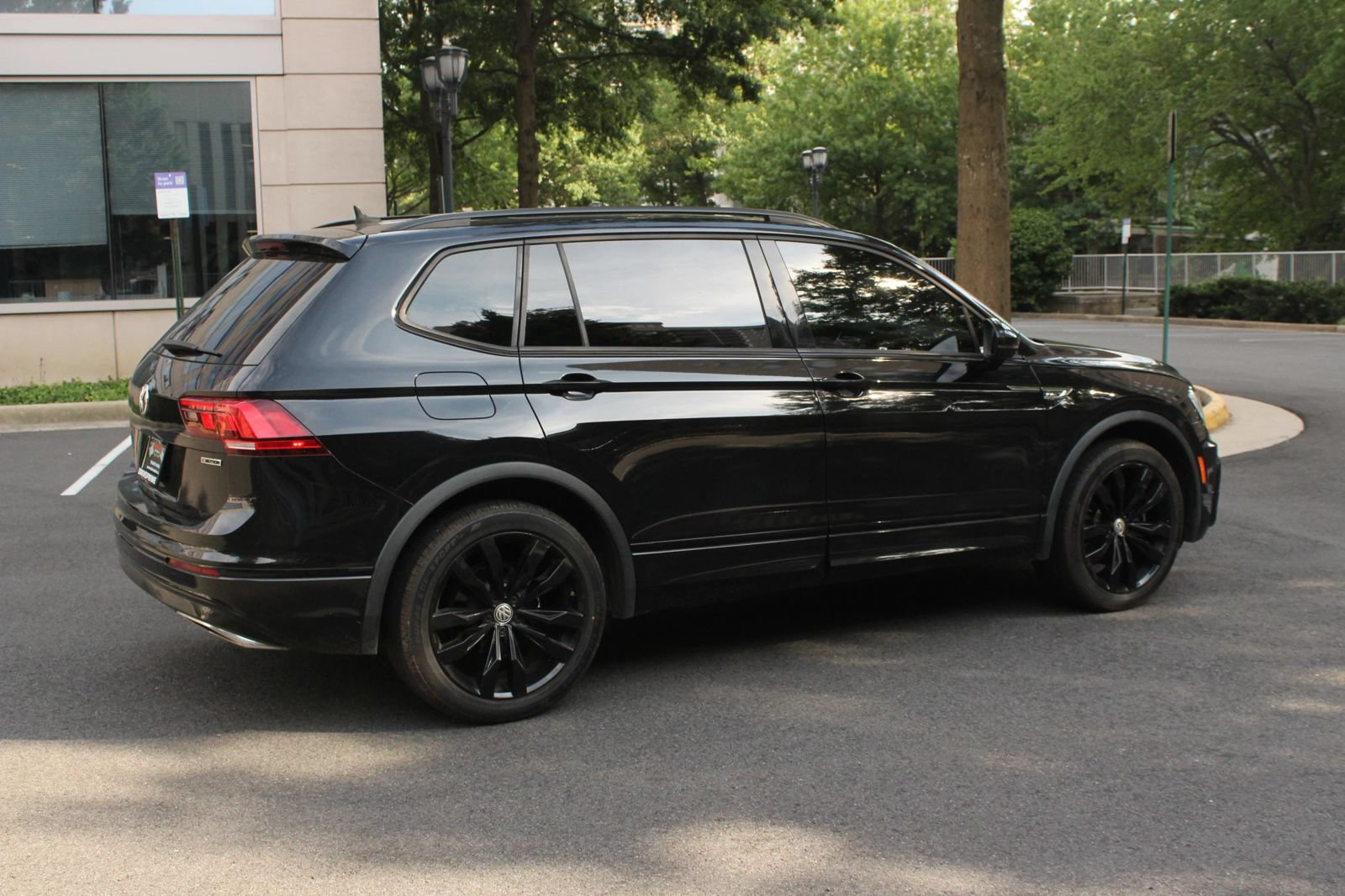 Used 2021 Volkswagen Tiguan SE R-Line AWD/4WD image 7