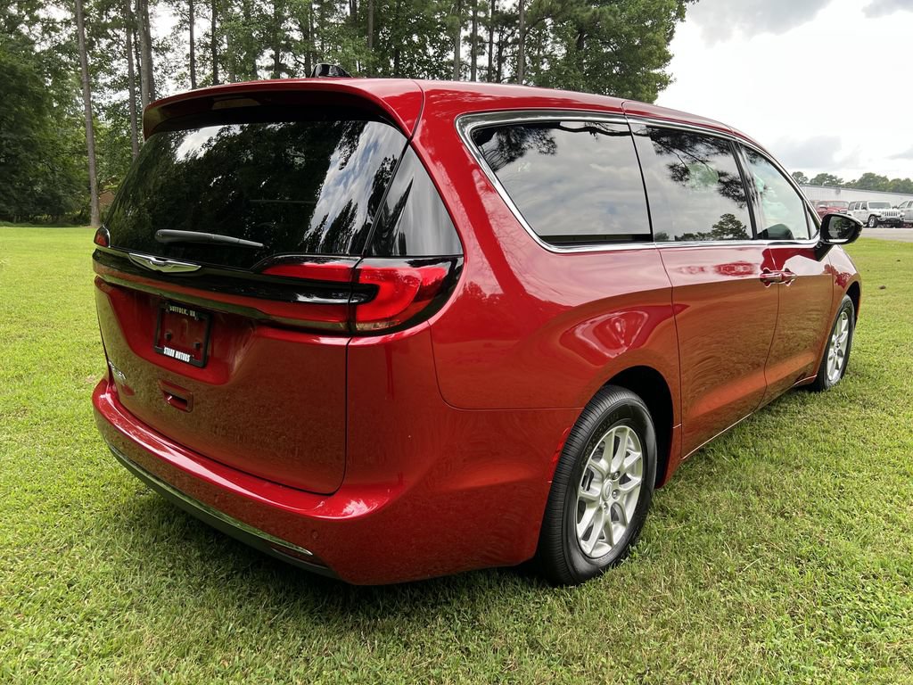 New 2026 Chrysler Pacifica Select FWD image 3