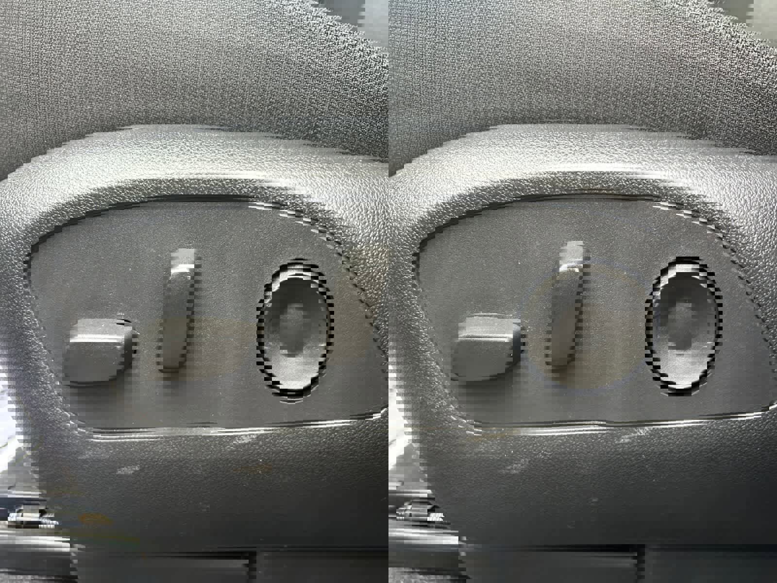 Used 2025 GMC Acadia Elevation image 33