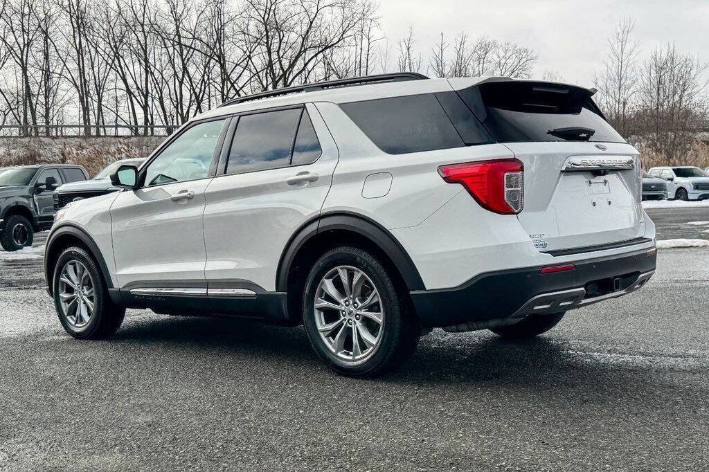 Used 2022 Ford Explorer XLT w/ Equipment Group 202A AWD/4WD image 5