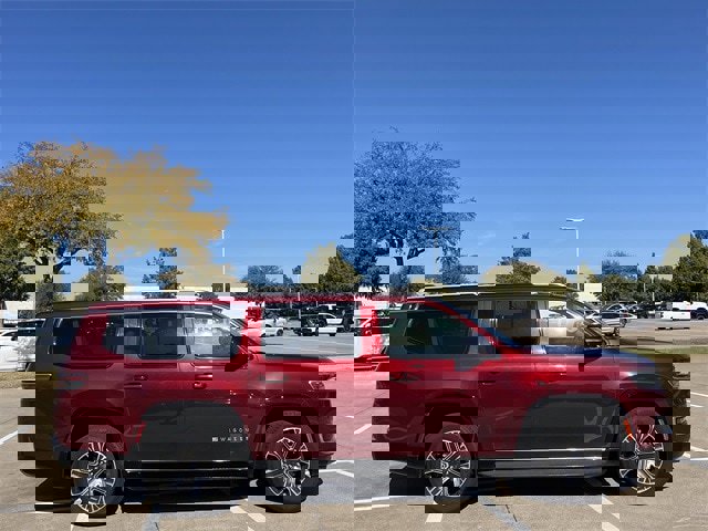 Used 2024 Jeep Wagoneer L Series II image 3