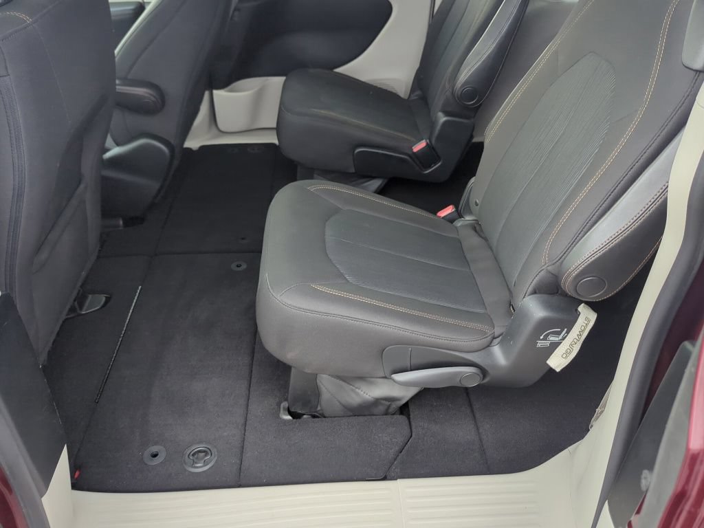 Used 2017 Chrysler Pacifica Touring Plus FWD image 40