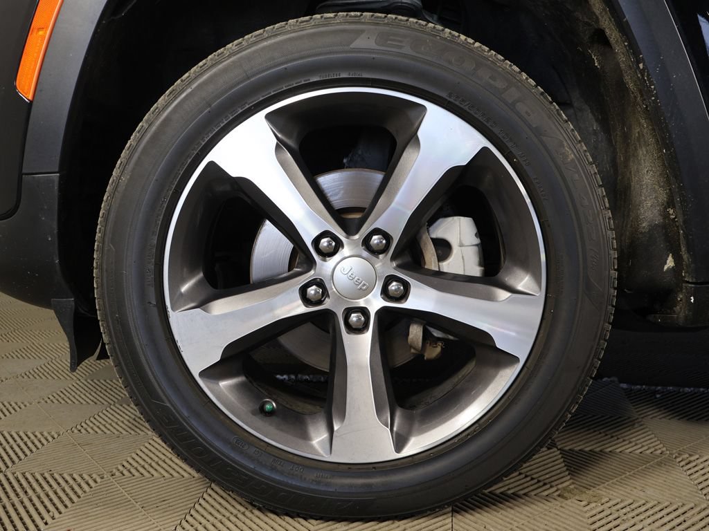 Used 2023 Jeep Grand Cherokee Limited AWD/4WD image 19
