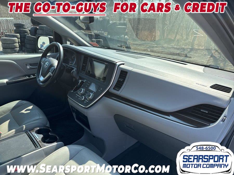 Used 2017 Toyota Sienna XLE AWD/4WD image 13