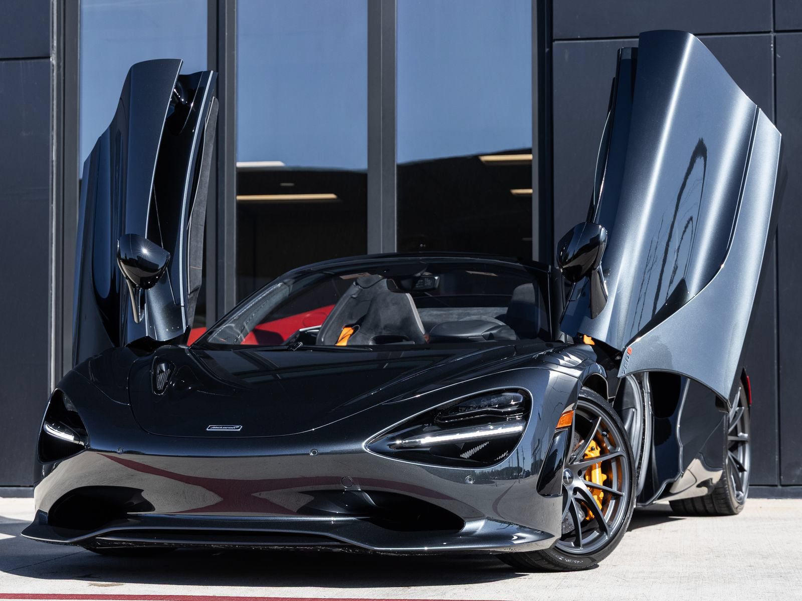 Used 2024 McLaren 750S Spider RWD image 2