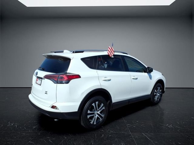 Used 2016 Toyota RAV4 LE AWD/4WD image 3