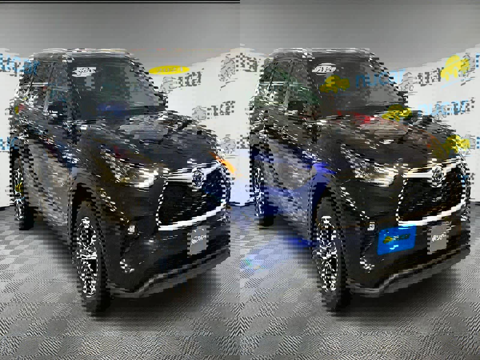 Used 2024 Toyota Highlander XLE image 1