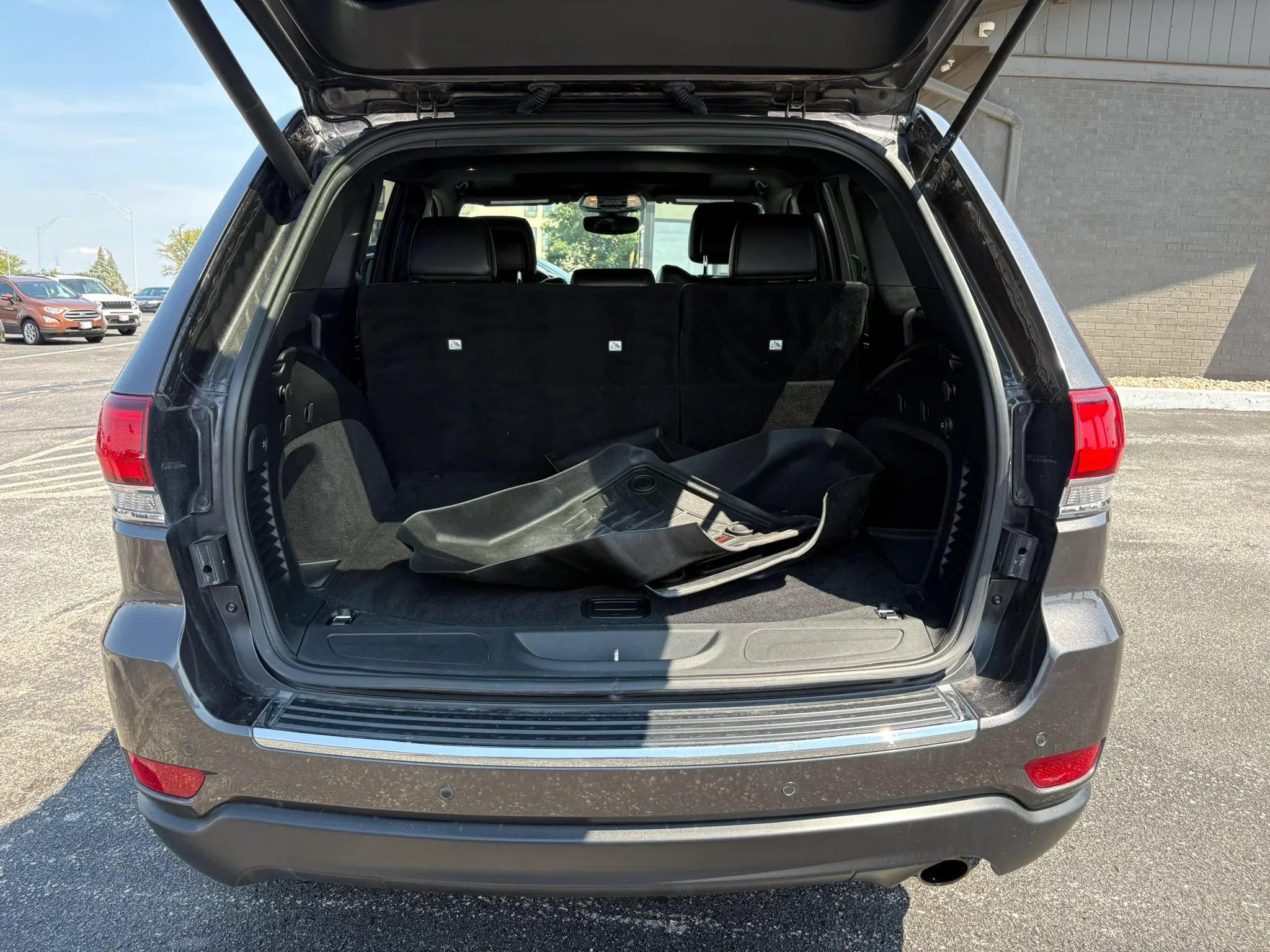 Used 2020 Jeep Grand Cherokee Limited AWD/4WD image 9