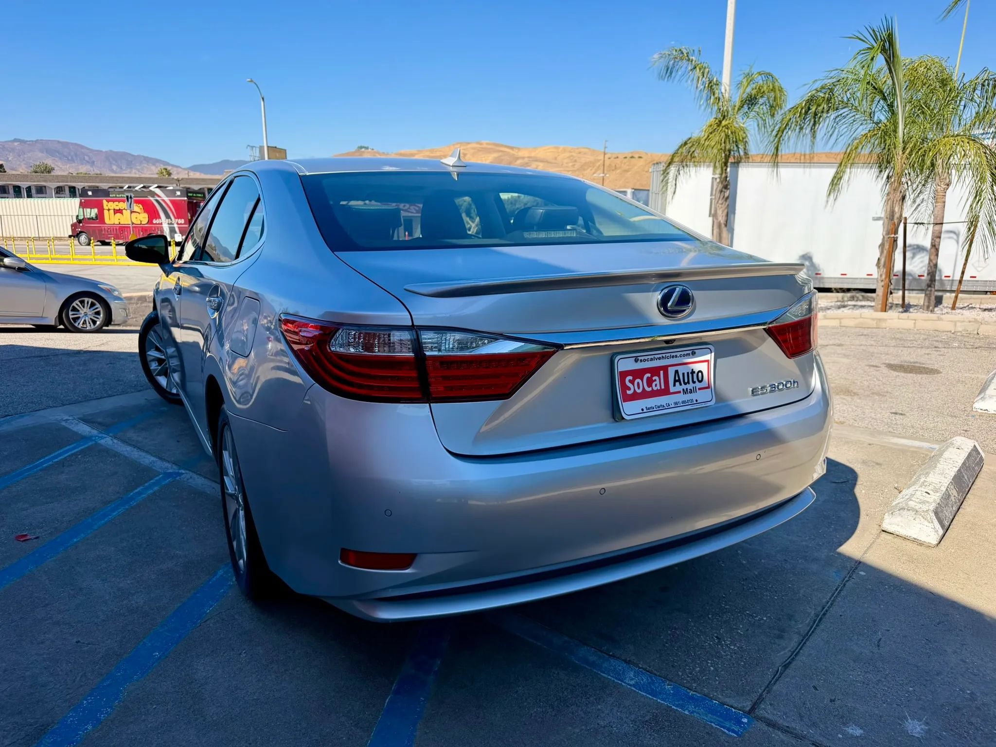 Used 2014 Lexus ES 300h w/ Premium Package w/Bamboo Trim FWD image 5