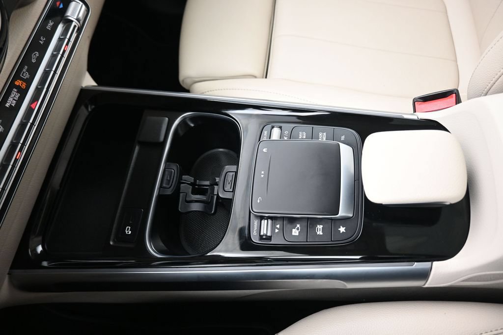 Used 2022 Mercedes-Benz GLB 250 4MATIC image 30