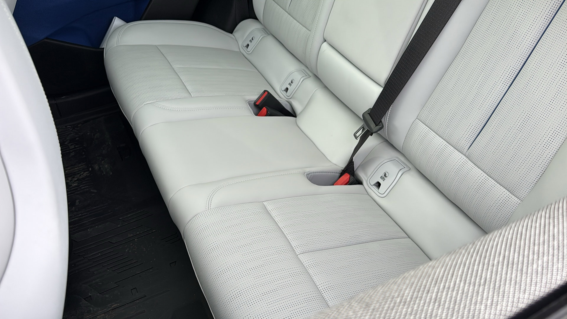 New 2026 Cadillac Optiq Luxury 2 image 29