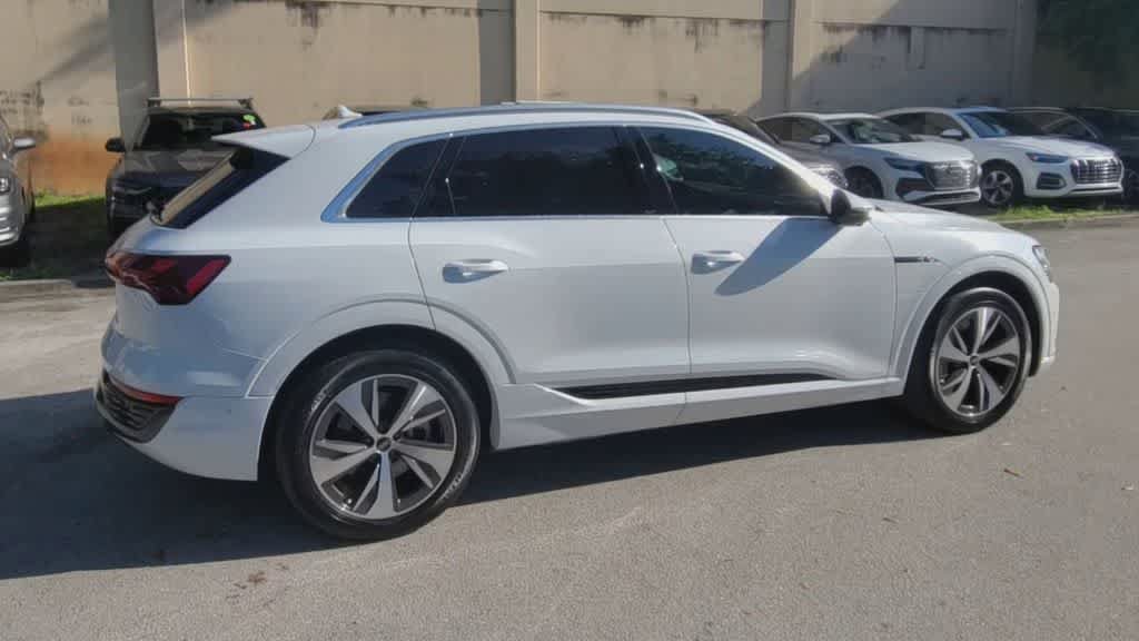 Certified 2024 Audi Q8 e-tron Premium Plus w/ Premium Plus Package AWD/4WD image 9