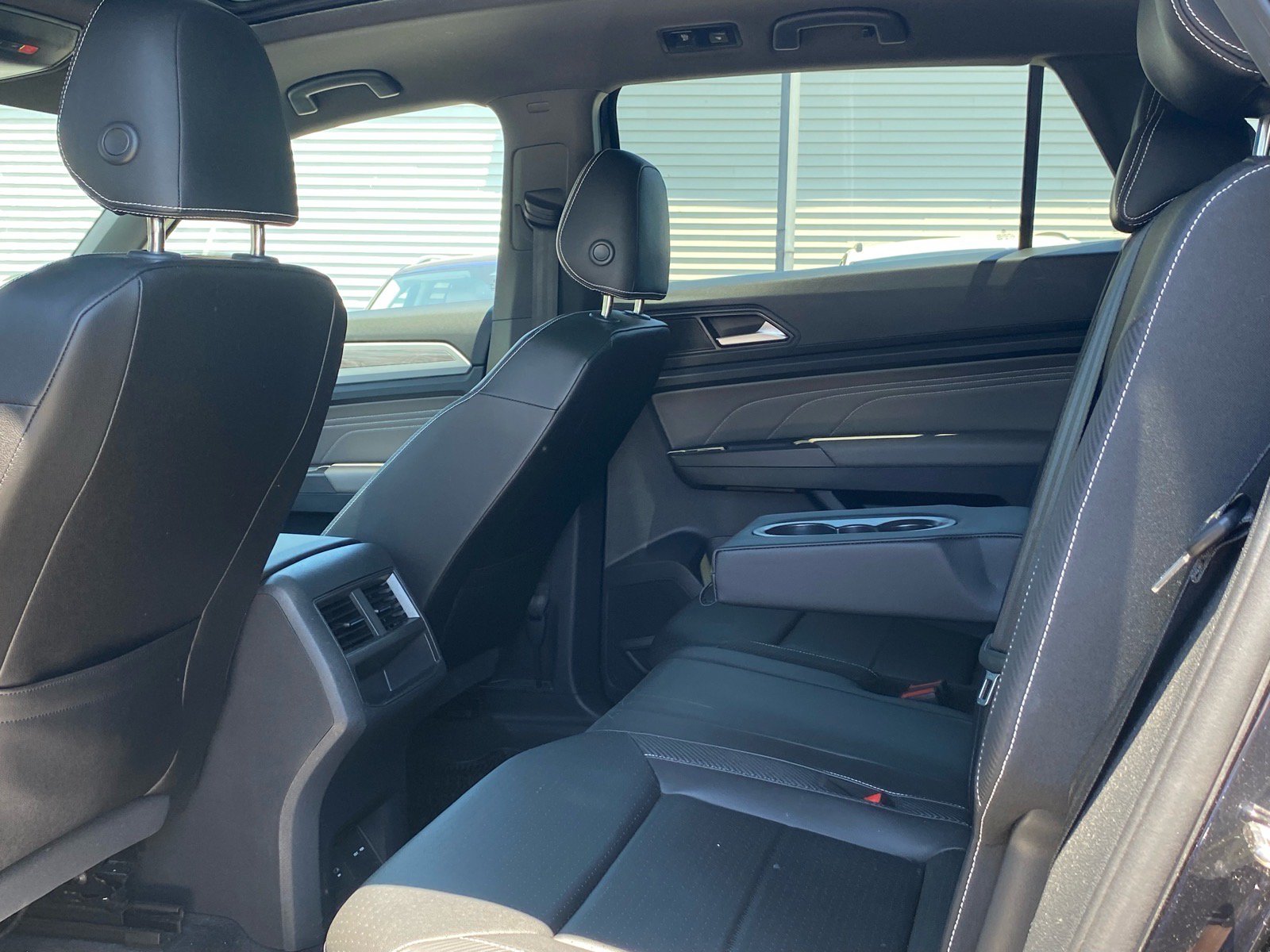 Certified 2023 Volkswagen Atlas Cross Sport SE w/ Panoramic Sunroof Package AWD/4WD image 16