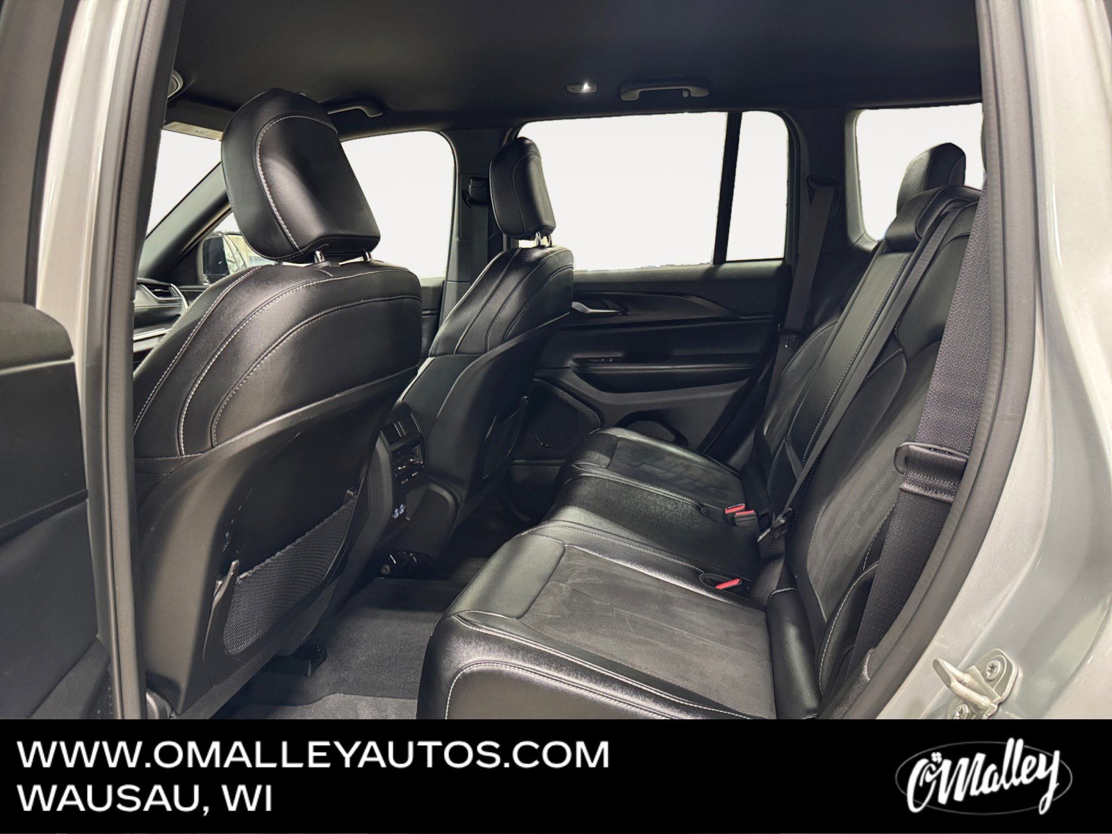 Used 2023 Jeep Grand Cherokee Altitude image 11