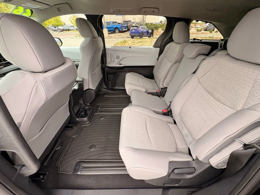 Used 2026 Toyota Sienna LE AWD/4WD image 24