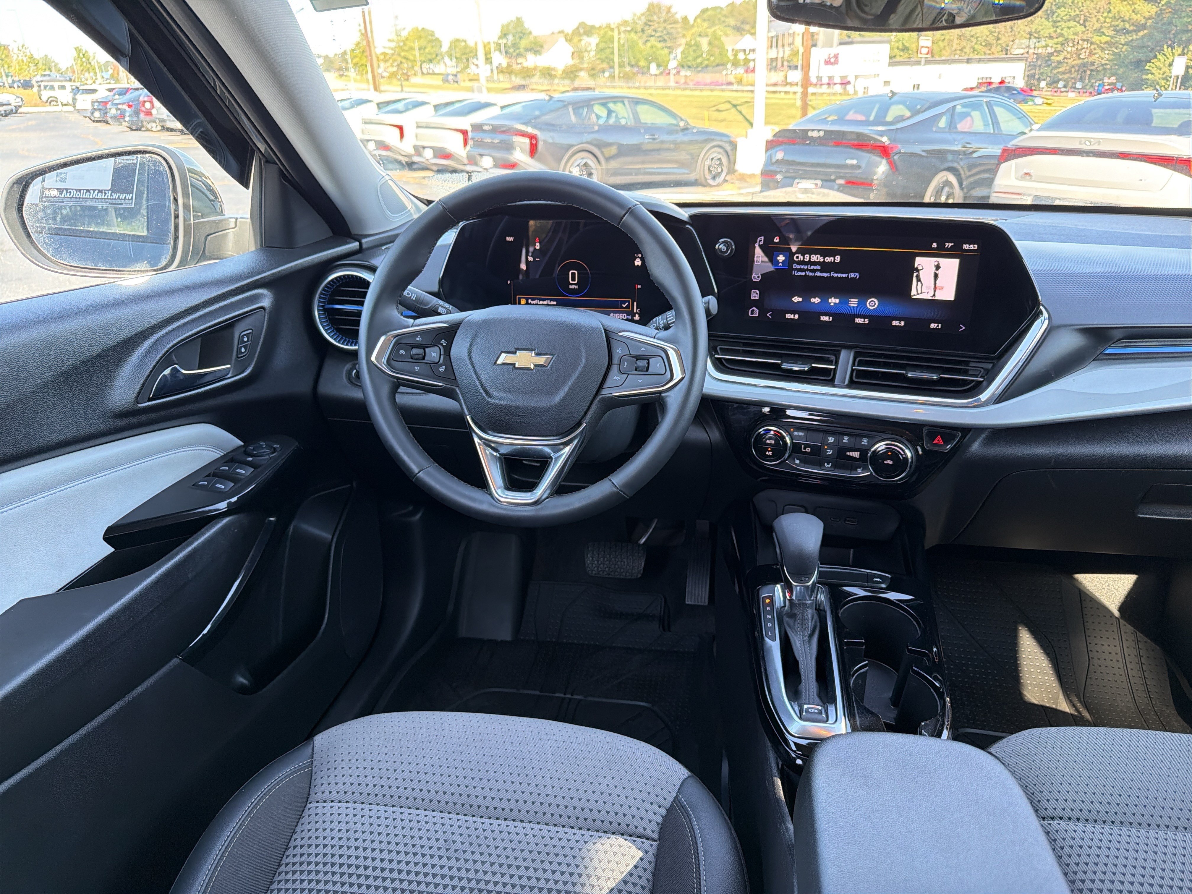 Used 2025 Chevrolet Trax LT w/ Driver Confidence Package FWD image 3
