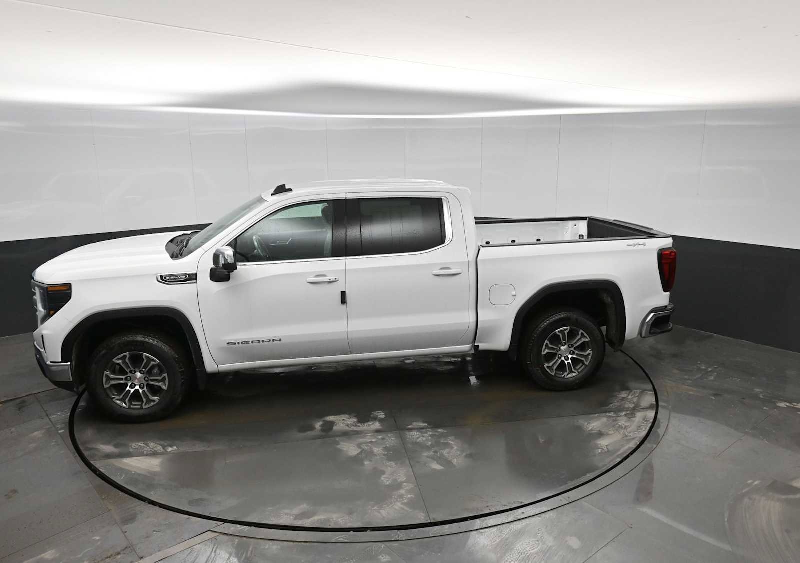 New 2026 GMC Sierra 1500 SLE w/ Preferred Package AWD/4WD image 25