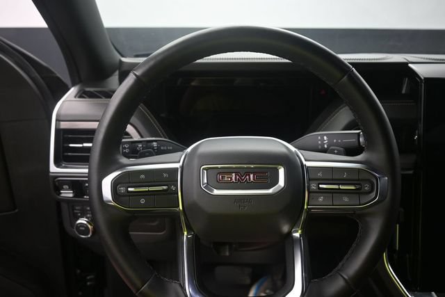 Used 2025 GMC Yukon Elevation w/ LPO, Elevation Black Package AWD/4WD image 16