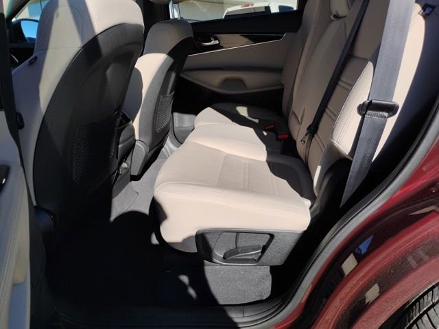 Used 2020 Kia Sorento LX image 9