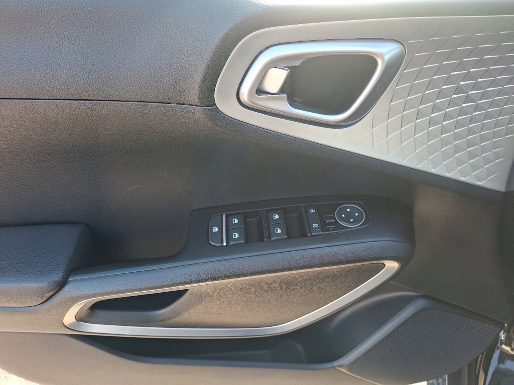 Used 2023 Kia Soul LX w/ Option Group 015 image 21