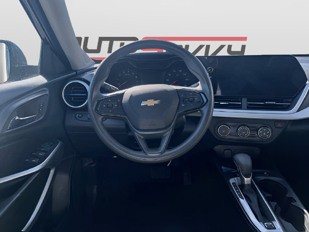 Used 2026 Chevrolet Trax LS FWD image 21