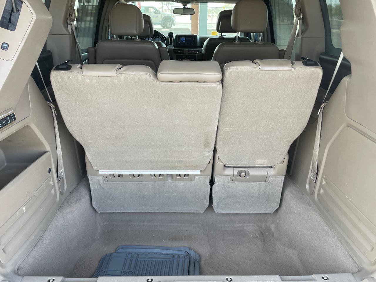 Used 2012 Volkswagen Routan SEL FWD image 15