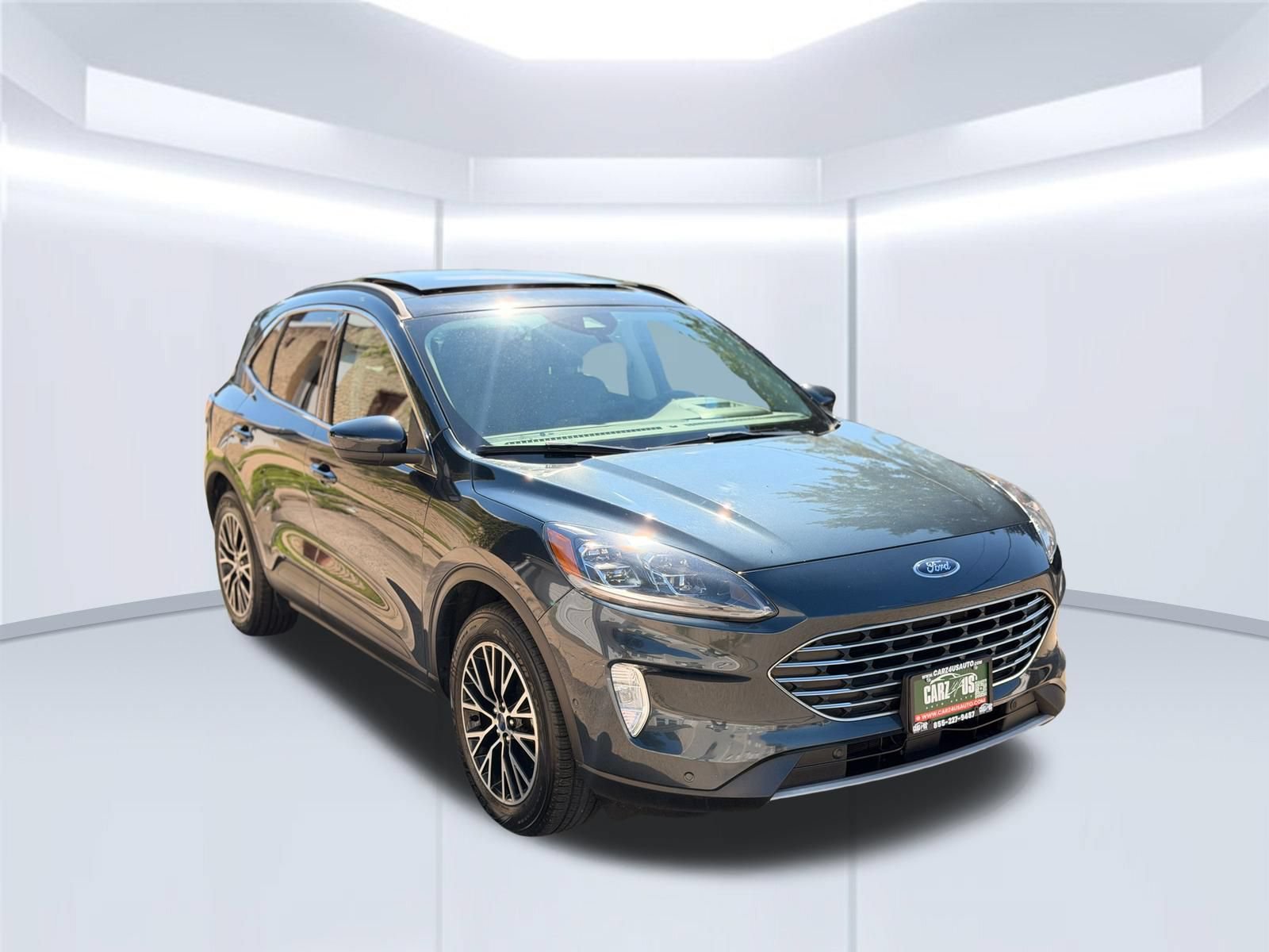 Used 2022 Ford Escape Titanium w/ Titanium Premium Package FWD image 3