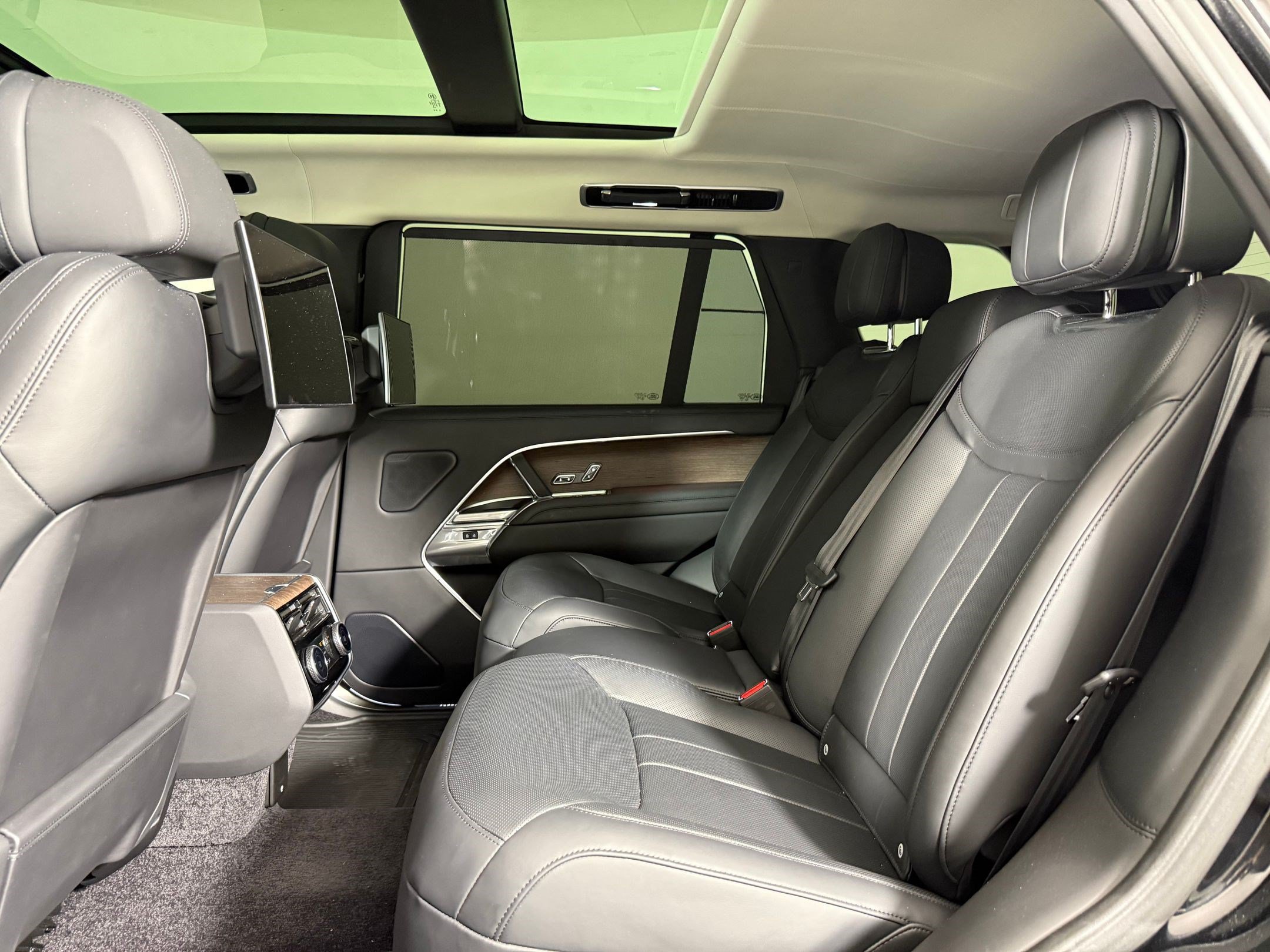 Used 2023 Land Rover Range Rover Long Wheelbase Autobiography AWD/4WD image 15