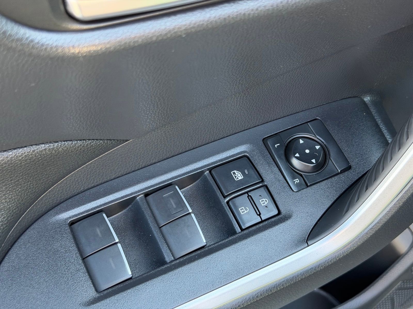 Used 2022 Toyota RAV4 XLE Premium image 14