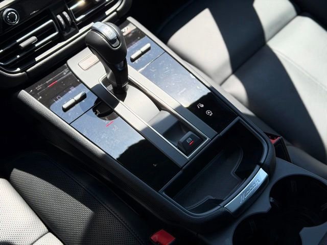 Used 2025 Porsche Macan AWD/4WD image 44
