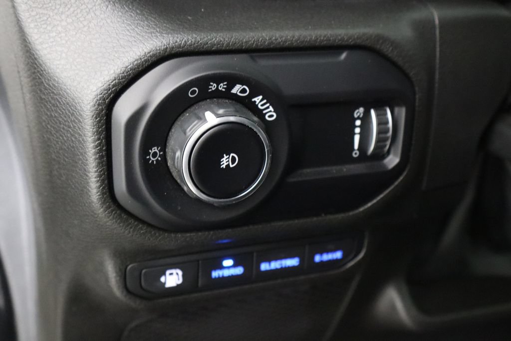 Used 2023 Jeep Wrangler Unlimited Sahara w/ Cold Weather Group AWD/4WD image 22