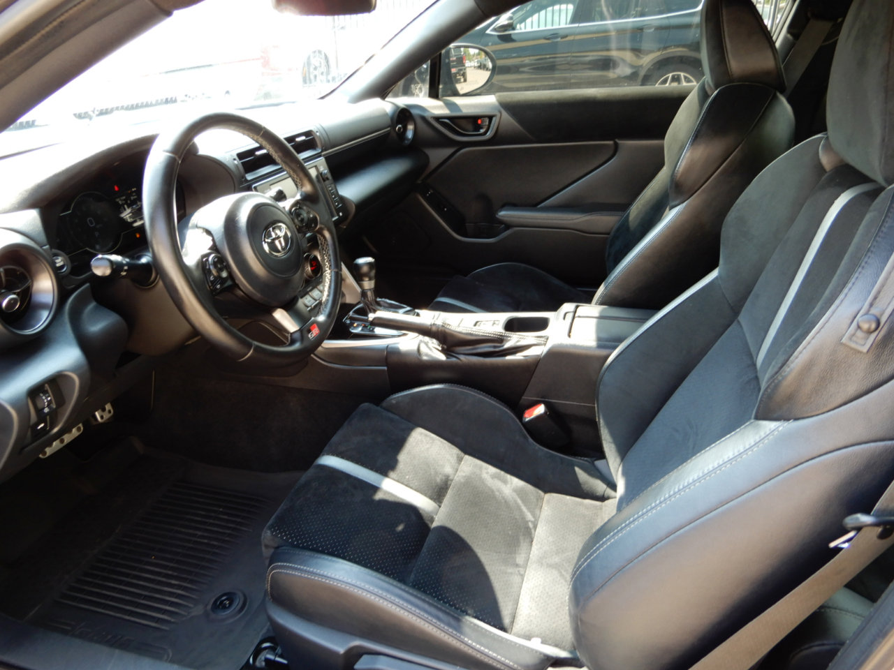 Used 2023 Toyota GR86 Premium w/ ALL Weather Mat Package (TMS) image 9
