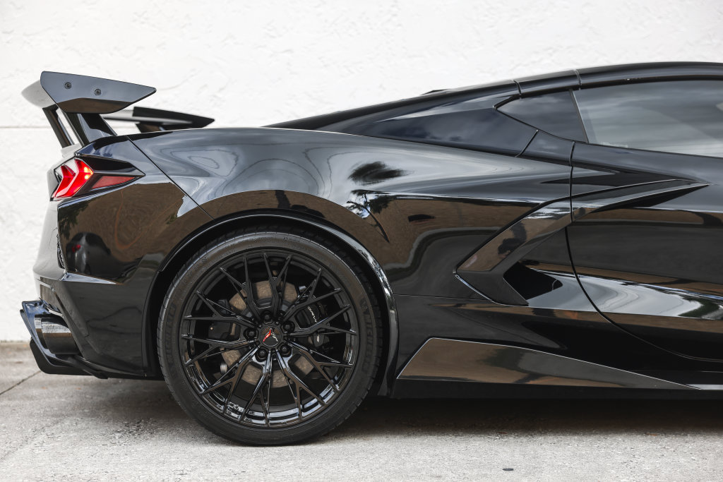 Used 2025 Chevrolet Corvette Stingray Preferred Cpe RWD image 2