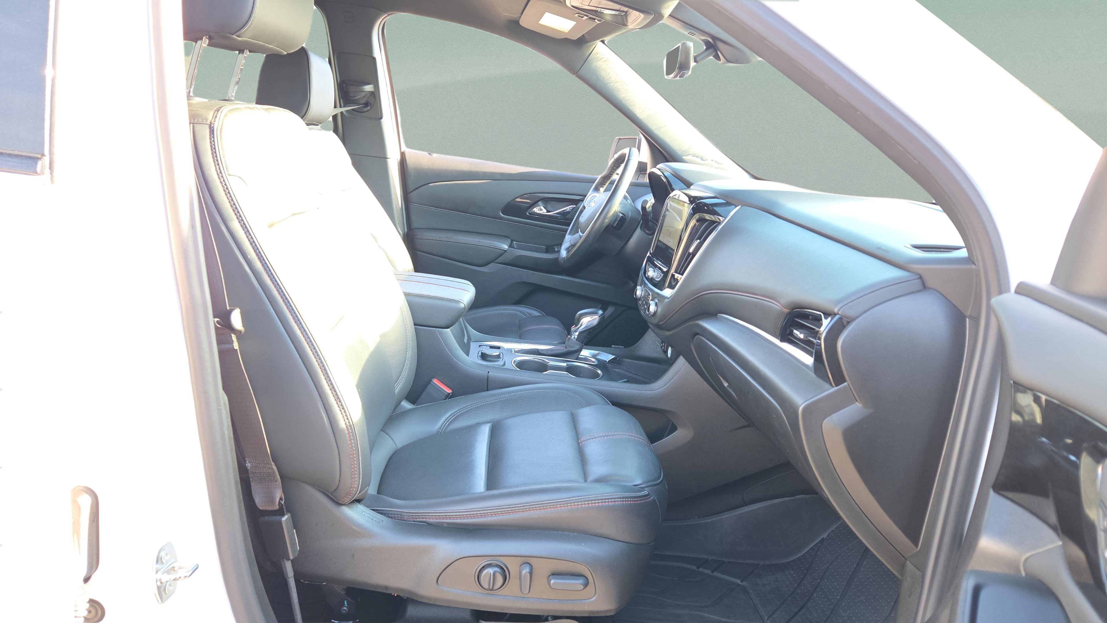 Used 2023 Chevrolet Traverse RS w/ LPO, Floor Liner Package image 18