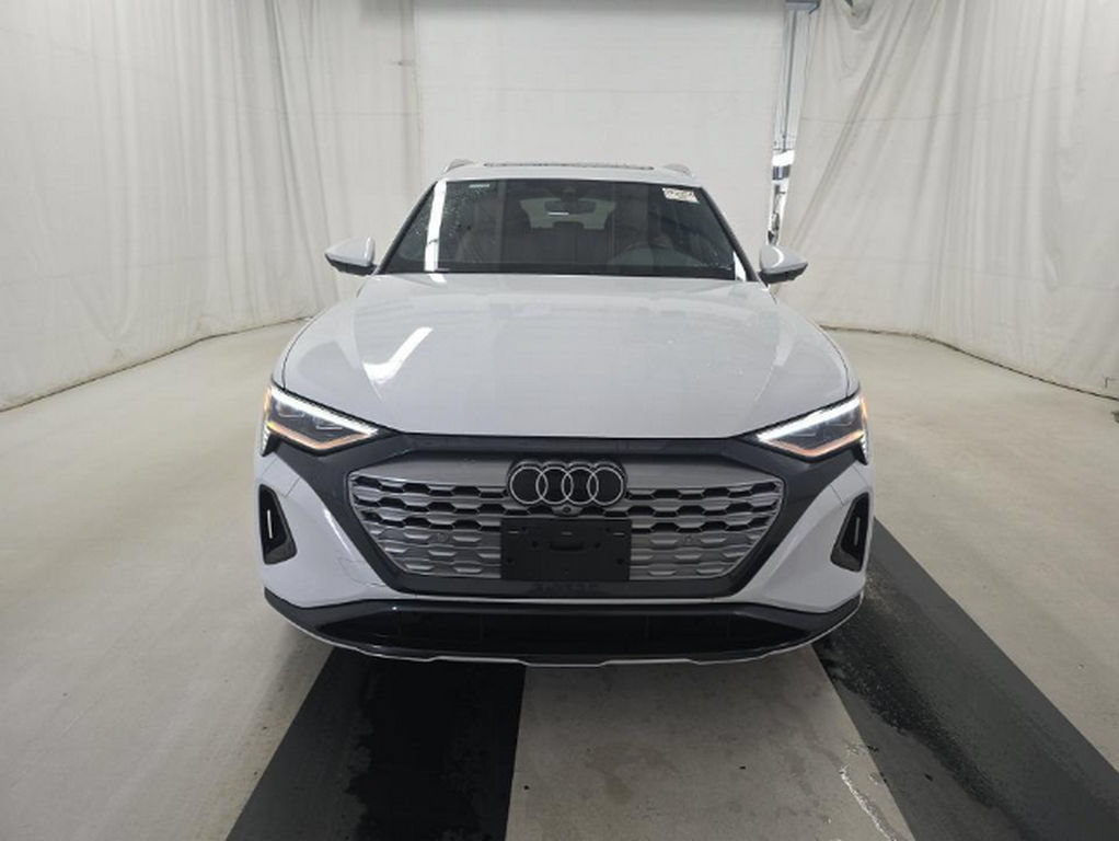 Used 2024 Audi Q8 e-tron Premium Plus w/ Premium Plus Package AWD/4WD image 2