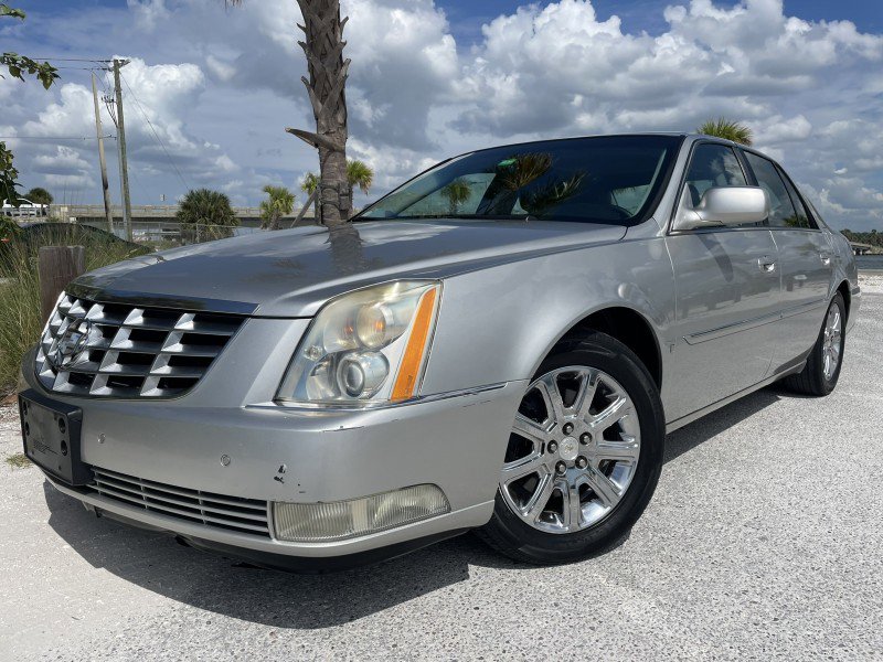 Used 2008 Cadillac DTS w/ Sun And Sound Package image 1