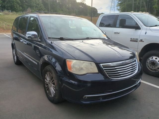 Used 2015 Chrysler Town & Country Touring-L w/ Driver Convenience Group FWD image 6