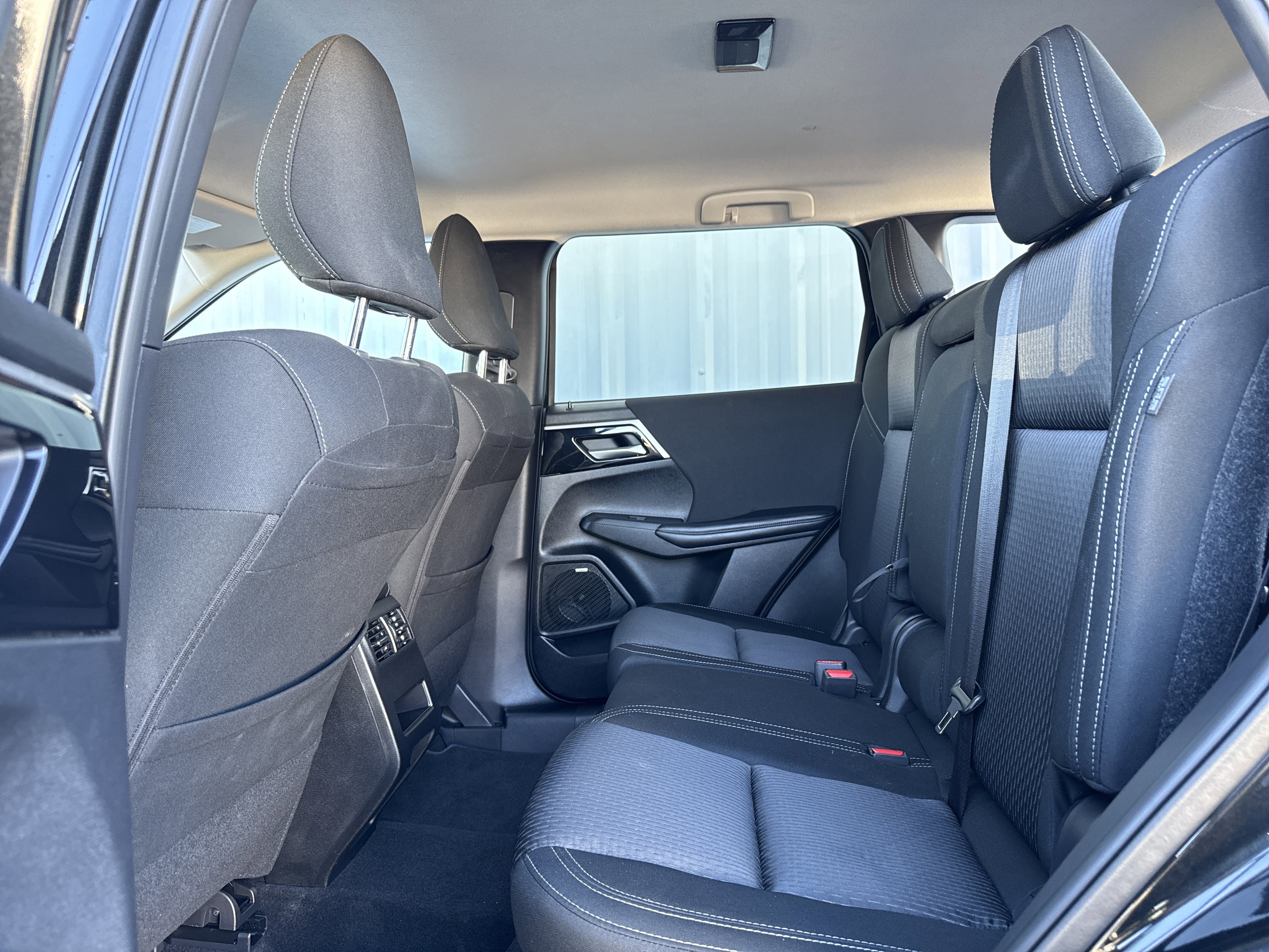 Used 2025 Mitsubishi Outlander ES image 29