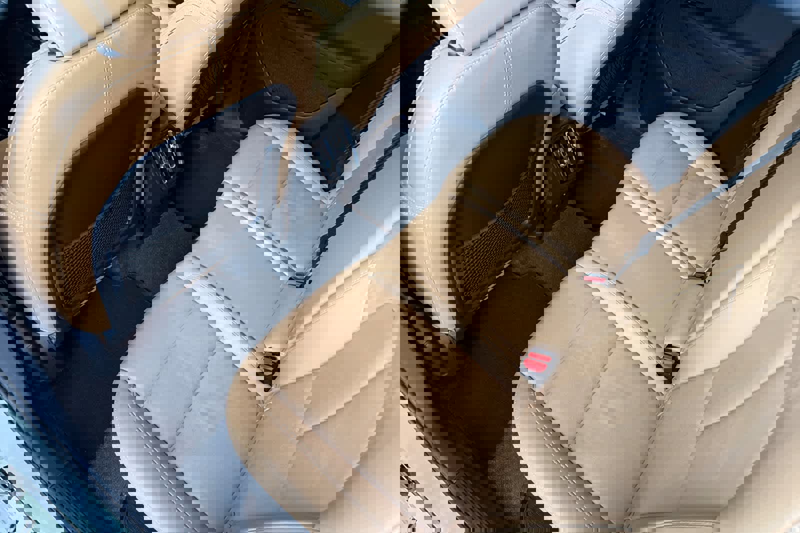 Used 2022 Volvo XC40 T5 Inscription w/ Climate Package image 4