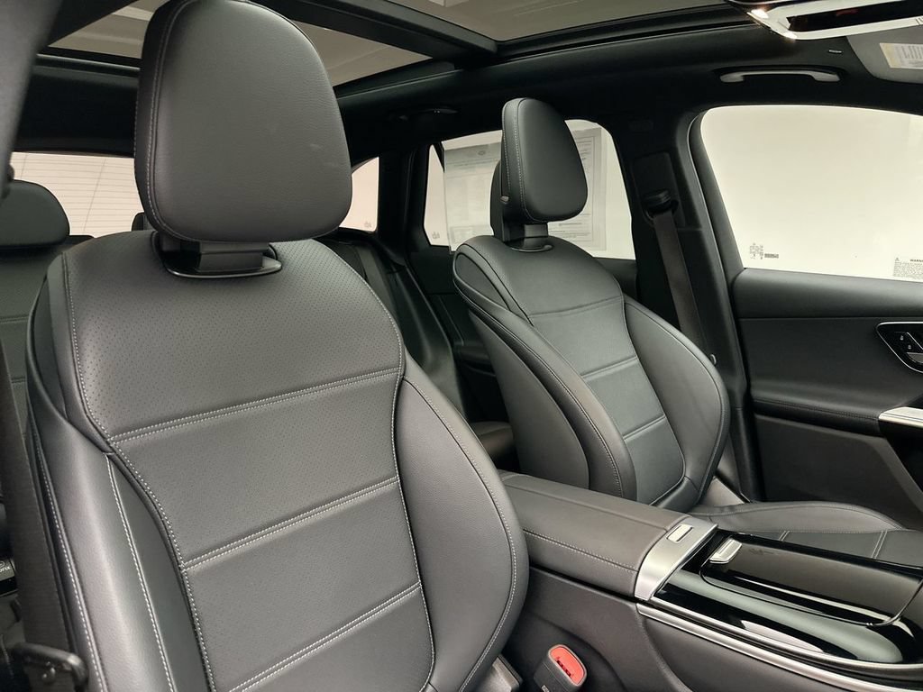 Used 2025 Mercedes-Benz GLC 300 4MATIC image 18