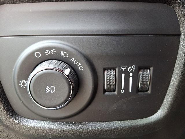 Used 2025 Jeep Grand Cherokee L Limited w/ Black Appearance Package image 25