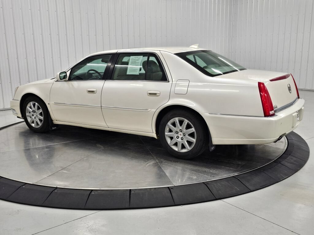 Used 2009 Cadillac DTS FWD image 3