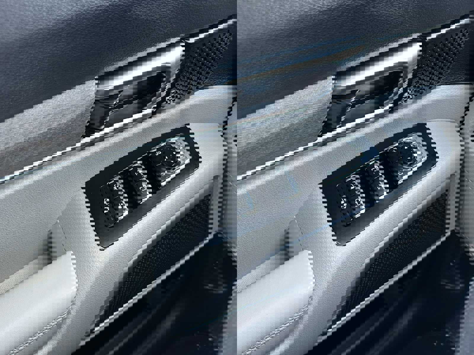 Used 2021 Kia Telluride EX w/ EX Premium Package image 36