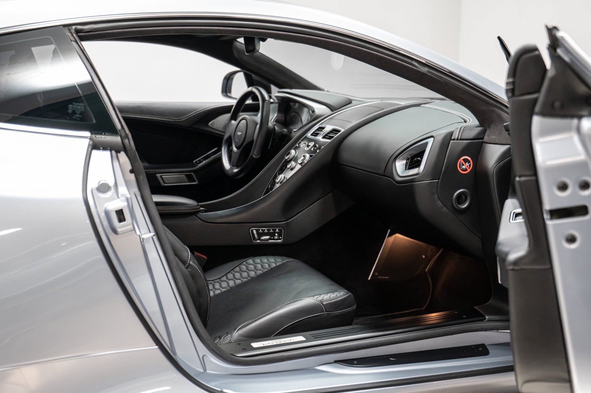 Used 2014 Aston Martin Vanquish Coupe RWD image 39