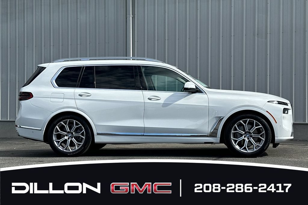 Used 2025 BMW X7 xDrive40i AWD/4WD image 3