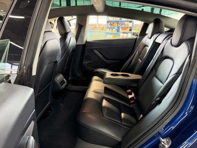 Used 2022 Tesla Model 3 Standard Range image 8